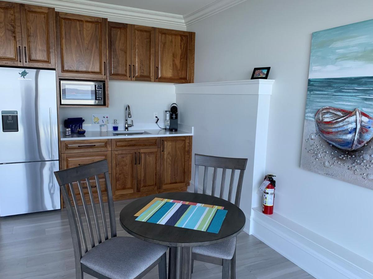Ocean Front Private Suite Victoria Exterior photo